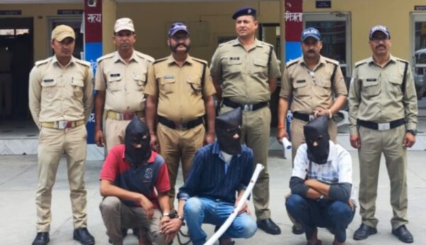 आपसी बोलचाल में हुई हत्या में 3 लोग गिरफ्तार