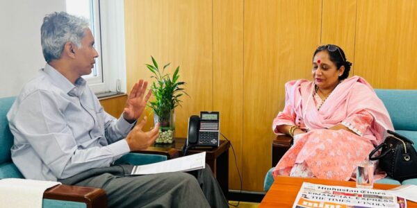 ऋतु खंडूरी भूषण ने केंद्रीय सड़क परिवहन एवं राजमार्ग विभाग के सचिव अनुराग जैन से की मुलाकात