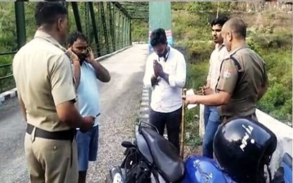 खोह नदी में शराब पीकर हुड़दंग करना पड़ा भारी, कटे चालान