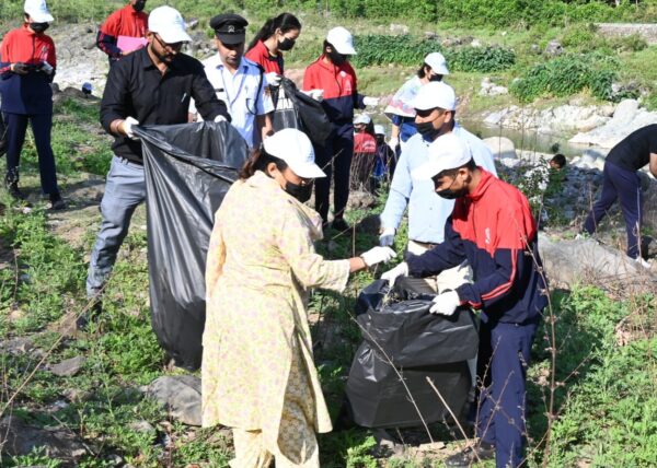 विधानसभा अध्यक्ष ने कण्वाश्रम में चलाया स्वच्छता अभियान