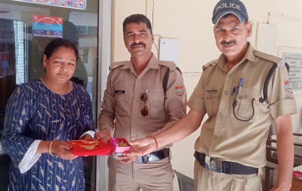 10 लाख की ज्वेलरी व नकदी मिलने पर महिला ने पौड़ी पुलिस को कहा ‘Thank you’