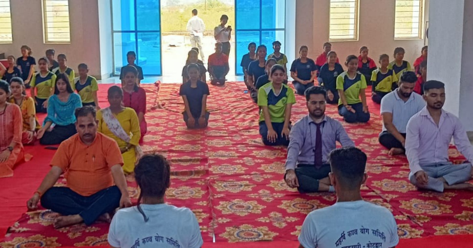 भगवंत ग्लोबल विश्वविद्यालय में योग दिवस पर किया गया योगाभ्यास