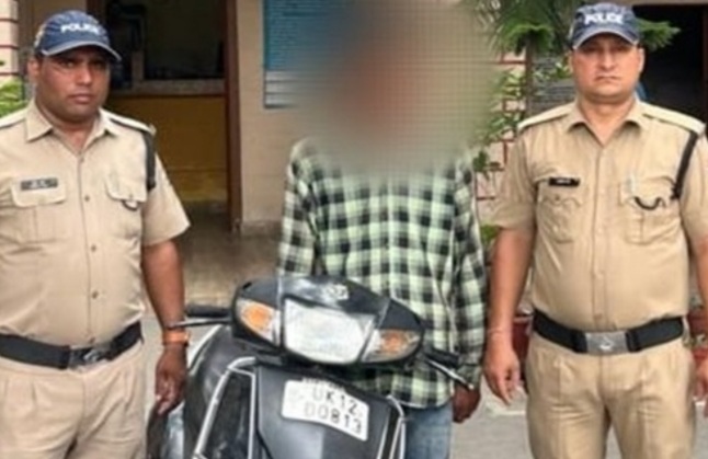 पुलिस ने किया स्कूटी चोर को गिरफ्तार