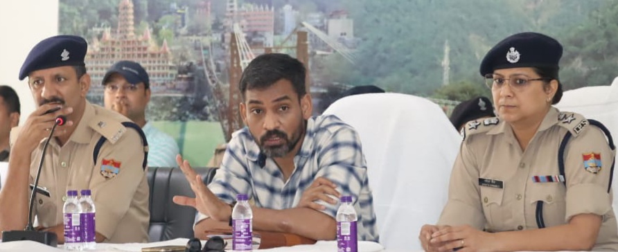 डीएम व एसएसपी ने किया नीलकण्ठ कांवड़ यात्रा मेले के सेक्टर मजिस्ट्रेटों व पुलिस अधिकारियों को ब्रीफ