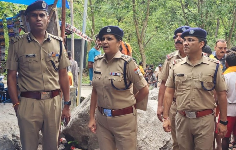 अपर पुलिस महानिदेशक मुरुगेशन ने किया नीलकंठ व लक्ष्मणझूला कांवड़ मेला क्षेत्र का भ्रमण