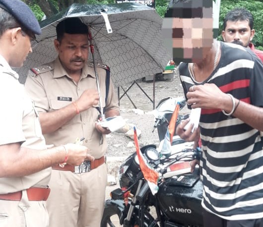बिना साईलेंसर लगी 16 मोटरसाइकिलें हुई सीज