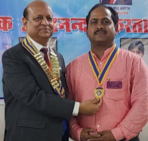 रोटरी क्लब की नई कार्यकारिणी ने ली शपथ