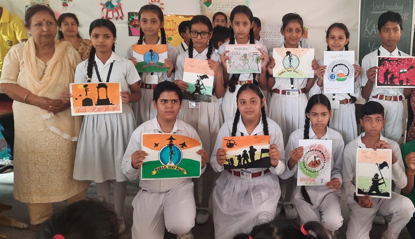 करगिल विजय दिवस पर क्रैडल के विद्यार्थियों ने भाषण व पोस्टरों के माध्यम से शहीदों को किया याद