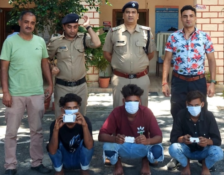 2 लाख रूपये कीमत की 15.59 ग्राम स्मैक के साथ 3 गिरफ्तार