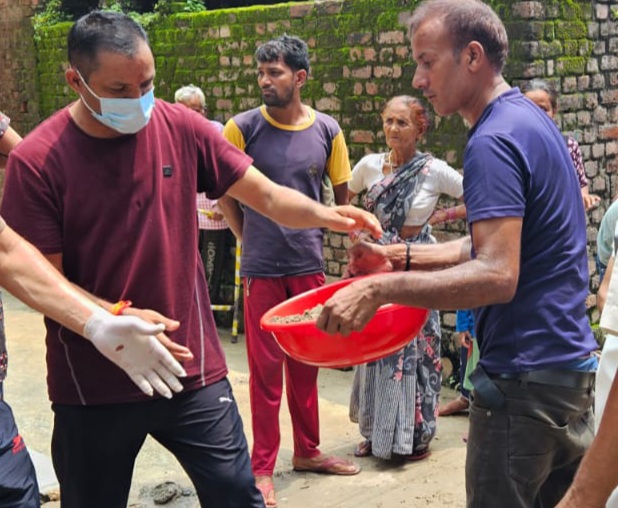 जिलाध्यक्ष बीरेंद्र रावत के नेतृत्व में भाजपा कार्यकर्ताओं ने आपदा ग्रस्त क्षेत्रों से हटाया मलवा