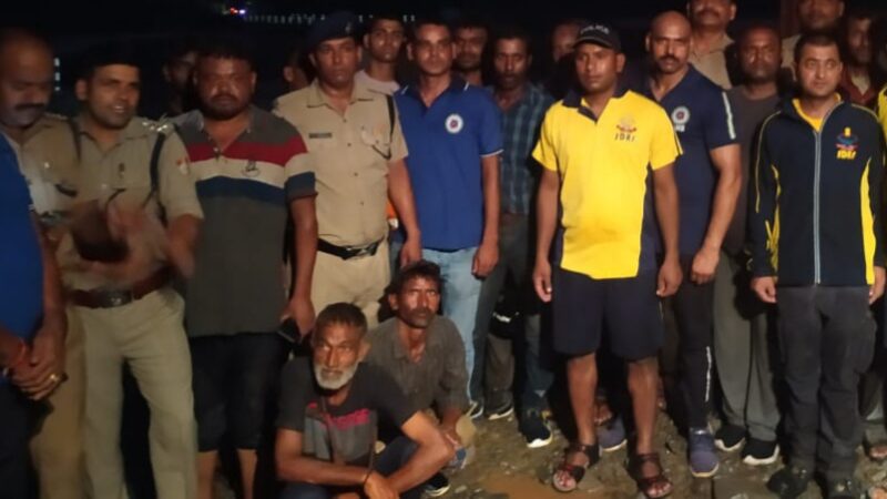 मालन नदी में फंसे 22 व्यक्तियों को सकुशल किया रेस्क्यू