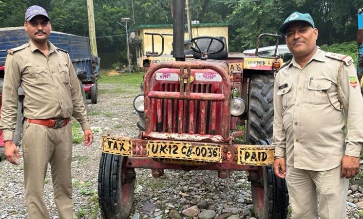 सुखरो नदी में अवैध खनन करता टैक्टर हुआ सीज