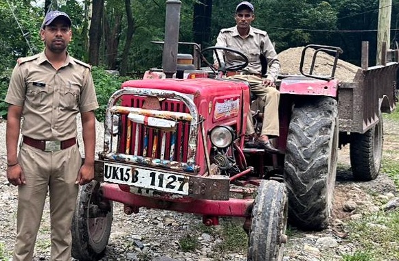 खोह नदी से अवैध आरबीएम लाता टैक्टर सीज
