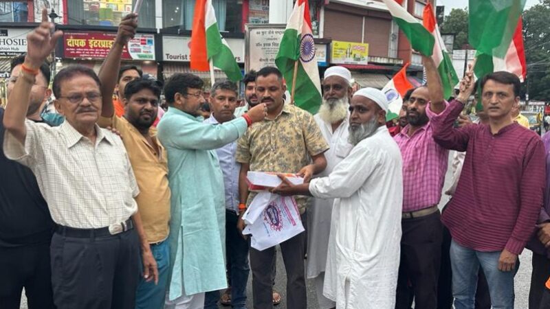 चंद्रयान-3 की सफल लैंडिंग पर भाजपा कार्यकर्ताओं ने झंडाचौक में किया मिष्ठान वितरण