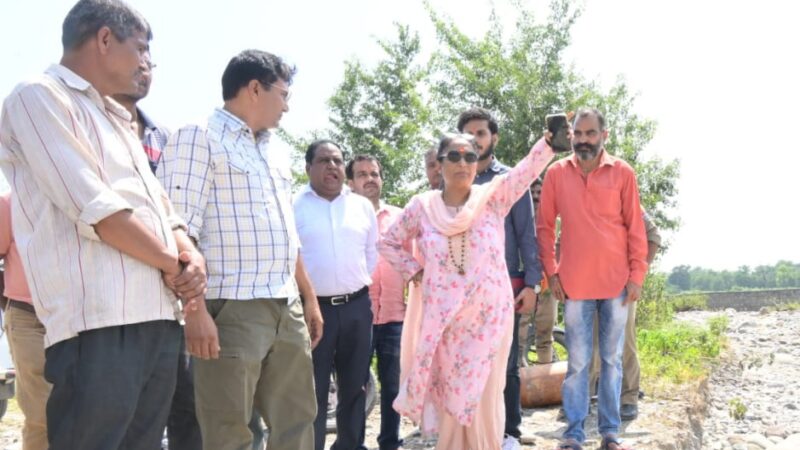 विधानसभा अध्यक्ष ने बाढ़ सुरक्षा में किए जा रहे कार्यों का किया स्थलीय निरीक्षण