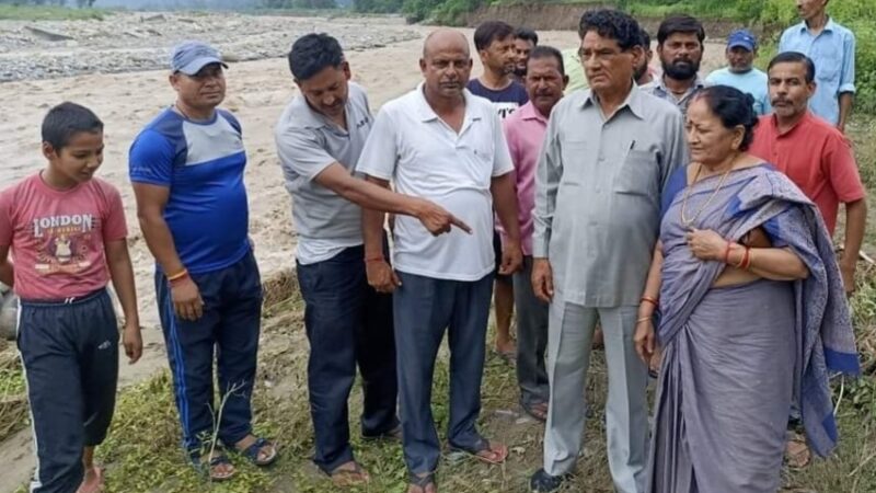 जनप्रतिनिधि के क्षेत्र में नही रहने से हुए करोड़ों के नुकसान- सुरेन्द्र सिंह नेगी