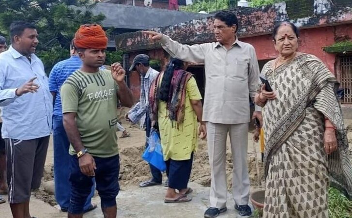 पूर्व कैबिनेट मंत्री सुरेंद्र सिंह नेगी व महापौर ने किया आपदाग्रस्त क्षेत्रों गिवाई स्रोत, स्नेह, लालपानी, बहेड़ा स्रोत, सिमलचौड़ का दौरा