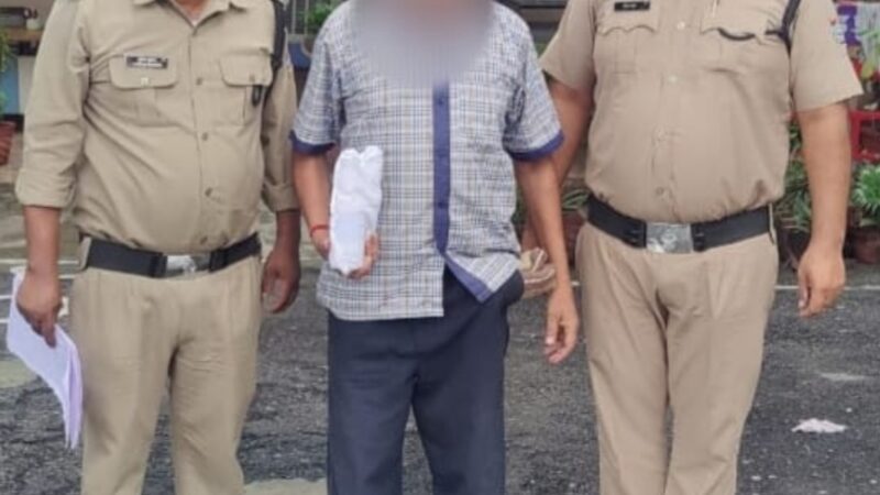 24 बोतल अवैध अंग्रेजी शराब के साथ एक गिरफ्तार