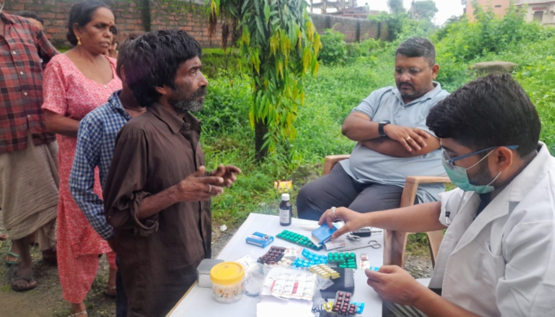 काशीरामपुर स्लम बस्ती के बेघर लोगों के लिए देवदूत बन रही प्रोजेक्ट हेल्प इंडिया संस्था