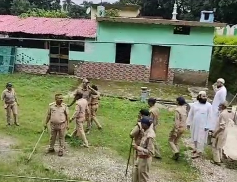अवैध अतिक्रमण पर वन विभाग का चला जेसीबी