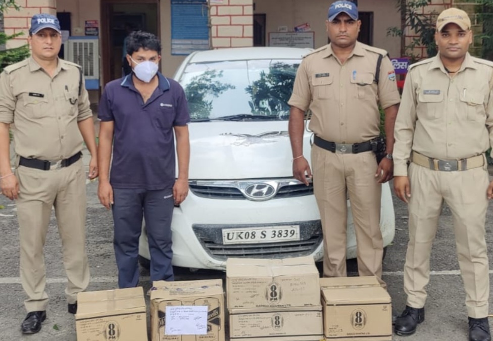 5 पेटी अवैध अंग्रेजी शराब के साथ एक गिरफ्तार