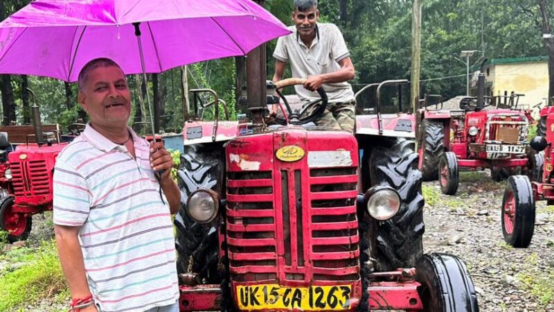 बारिश की आड़ में खो नदी में अवैध खनन करता टैक्टर सीज