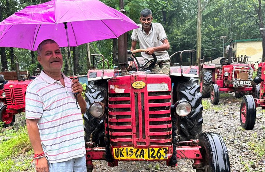बारिश की आड़ में खो नदी में अवैध खनन करता टैक्टर सीज