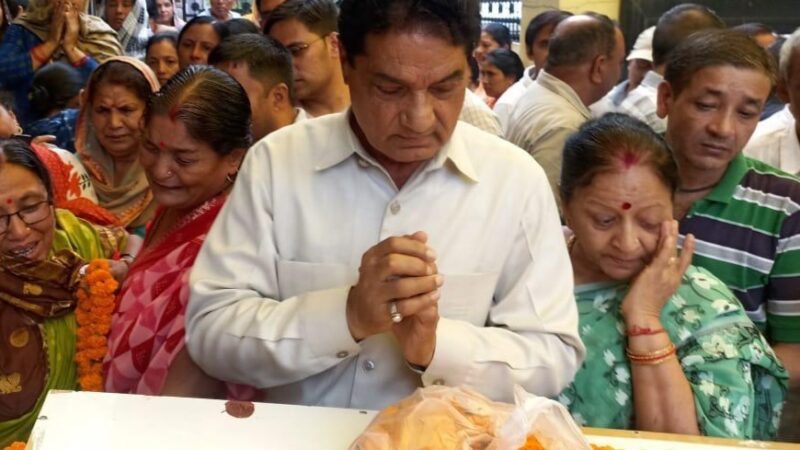 महापौर व पूर्व मंत्री ने शहीद को दी श्रद्धांजलि