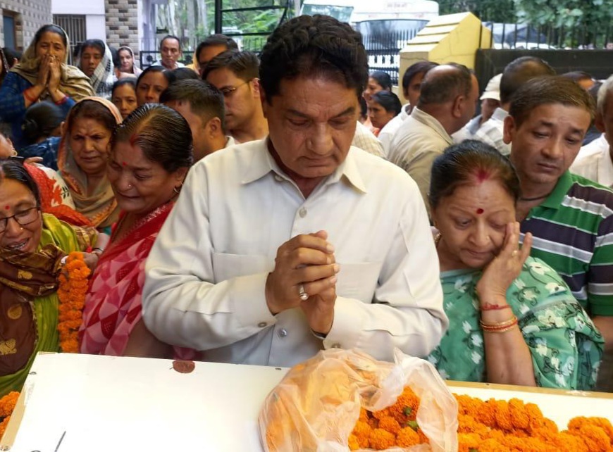 महापौर व पूर्व मंत्री ने शहीद को दी श्रद्धांजलि