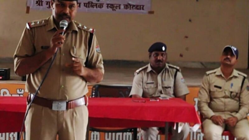 ट्रैफिक पुलिस ने छात्र-छात्राओं को “Good Samaritan” बनने के लिए किया प्रेरित