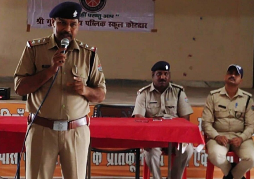 ट्रैफिक पुलिस ने छात्र-छात्राओं को “Good Samaritan” बनने के लिए किया प्रेरित