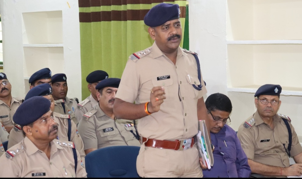 एसएसपी पौड़ी ने की जिला स्तरीय क्राइम मीटिंग की समीक्षा, उत्कृष्ट कार्य करने वाले 14 पुलिस कर्मी हुये सम्मानित