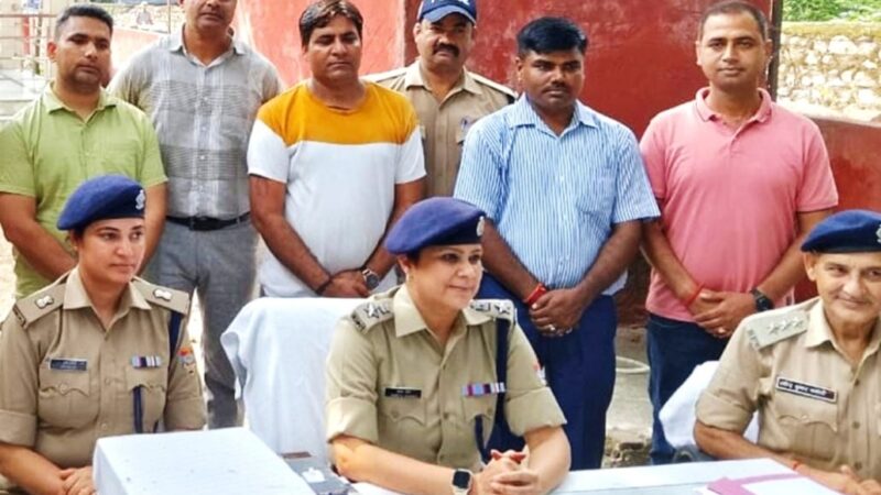 लक्ष्मणझूला स्थित नीरज फॉरेस्ट रिजॉर्ट के अवैध कसीनो पर हुई छापेमारी, 5 लाख 16 हजार रूपये कैश बरामद