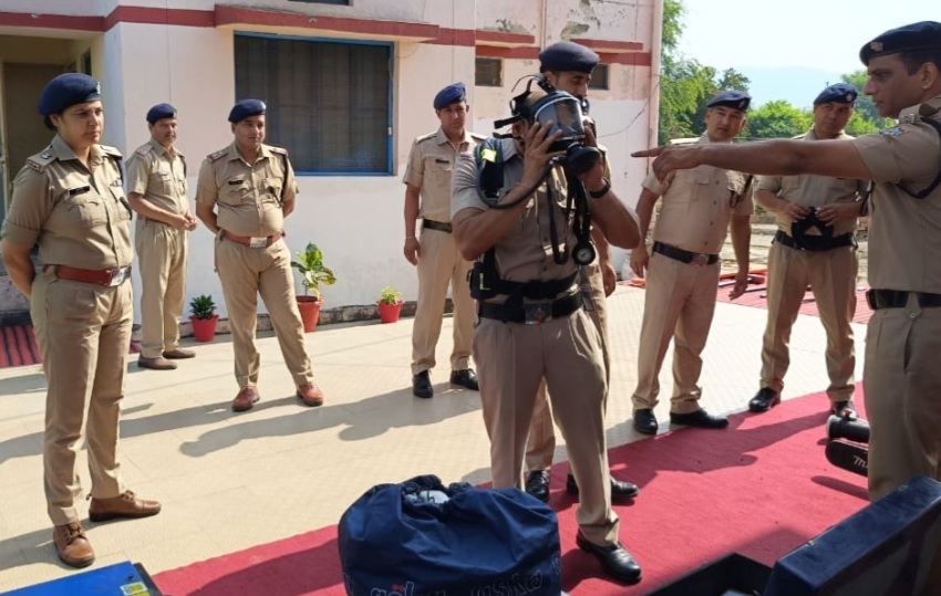 अपर पुलिस अधीक्षक ने किया फायर स्टेशन का अर्द्ध वार्षिक निरीक्षण