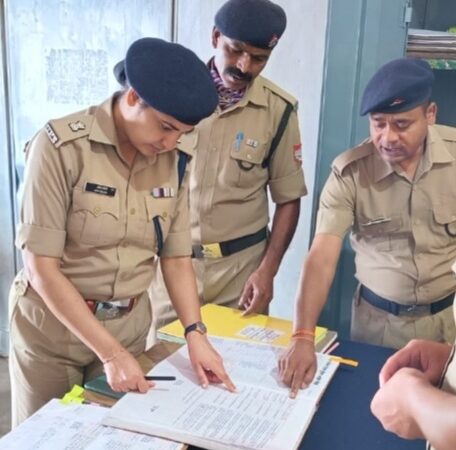 अपर पुलिस अधीक्षक ने किया पुलिस लाईन पौड़ी का निरीक्षण