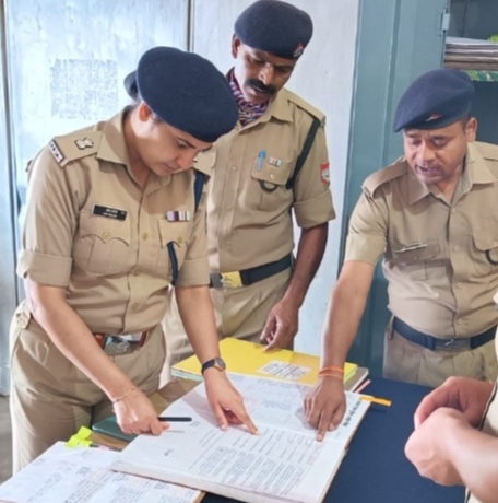 अपर पुलिस अधीक्षक ने किया पुलिस लाईन पौड़ी का निरीक्षण