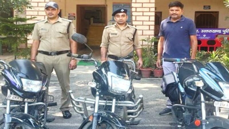 3 बाइक के साथ शातिर वाहन चोर गिरफ्तार