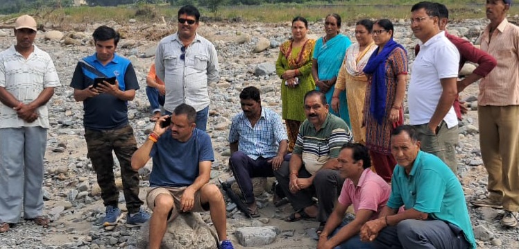 भाजपा जिलाध्यक्ष के प्रयासों से ग्रामीणों के लिए खुला लक्ष्मणपुर को जोड़ने वाला कच्चा मार्ग