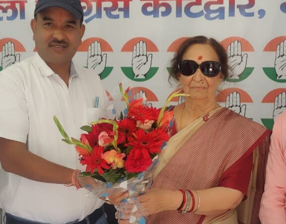 कांग्रेस की पूर्व प्रदेश उपाध्यक्ष रूपन नेगी ने नवनियुक्त पदाधिकारियों को बाँटे नियुक्ति पत्र