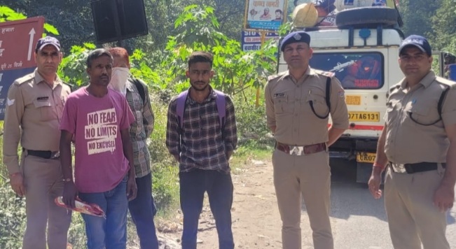 शराब व नशे की तस्करी में संलिप्त आदतन 3 अपराधी हुये तड़ीपार