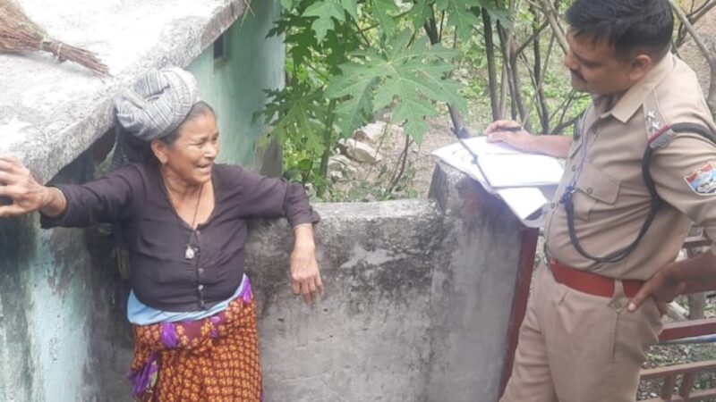 घर-घर जै कि बुजुर्गों कु ध्यान रखणीं च पौड़ी पुलिस