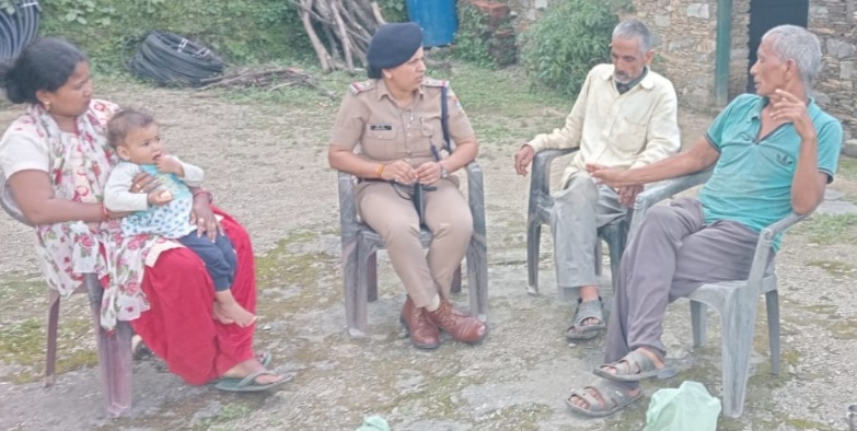 पौड़ी पुलिस ‘अकेला रैण वाला बुजुर्गों का घौर जै जै कि पुछणी च कुशलछेम’
