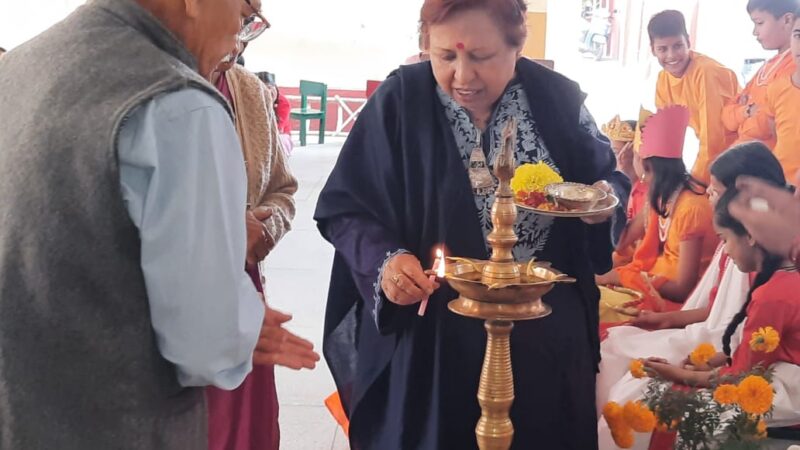 क्रैडल पब्लिक स्कूल में दीपावली के अवसर पर विद्यार्थियों ने बनाई मनमोहक रंगोलियां व सजाये दिए