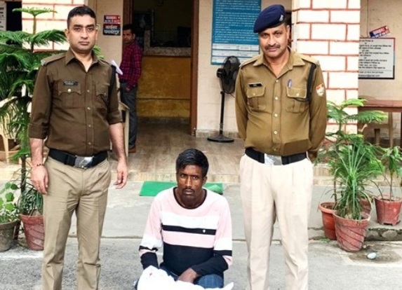 पान की दुकान में हुई चोरी का पुलिस ने किया खुलासा