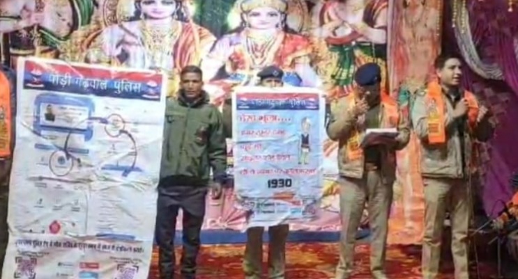 थलीसैंण के दूरस्थ गाँव डडोली की रामलीला में पुलिस ने चलाया जनजागरुकता कार्यक्रम