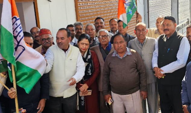जिला कांग्रेस ने पार्टी का ध्वज फहराकर मनाया स्थापना दिवस