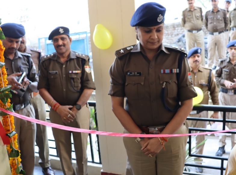 एसएसपी ने लक्ष्मणझूला के पुलिस कार्मिकों को दिया स्मार्ट बैरक का तोहफा