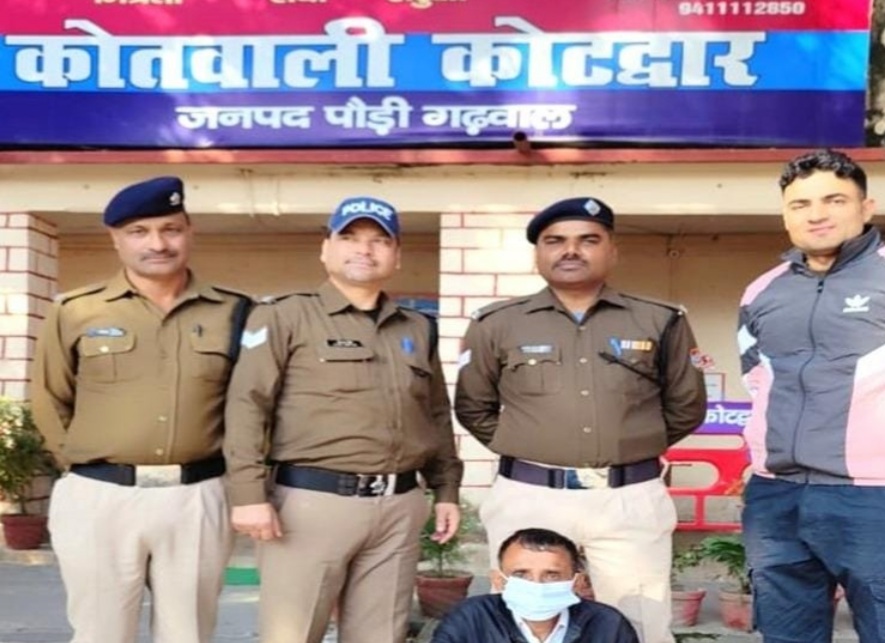 5 लाख रुपये कीमत की 1 किलो 700 ग्राम अवैध चरस के साथ होटल स्वामी  गिरफ्तार