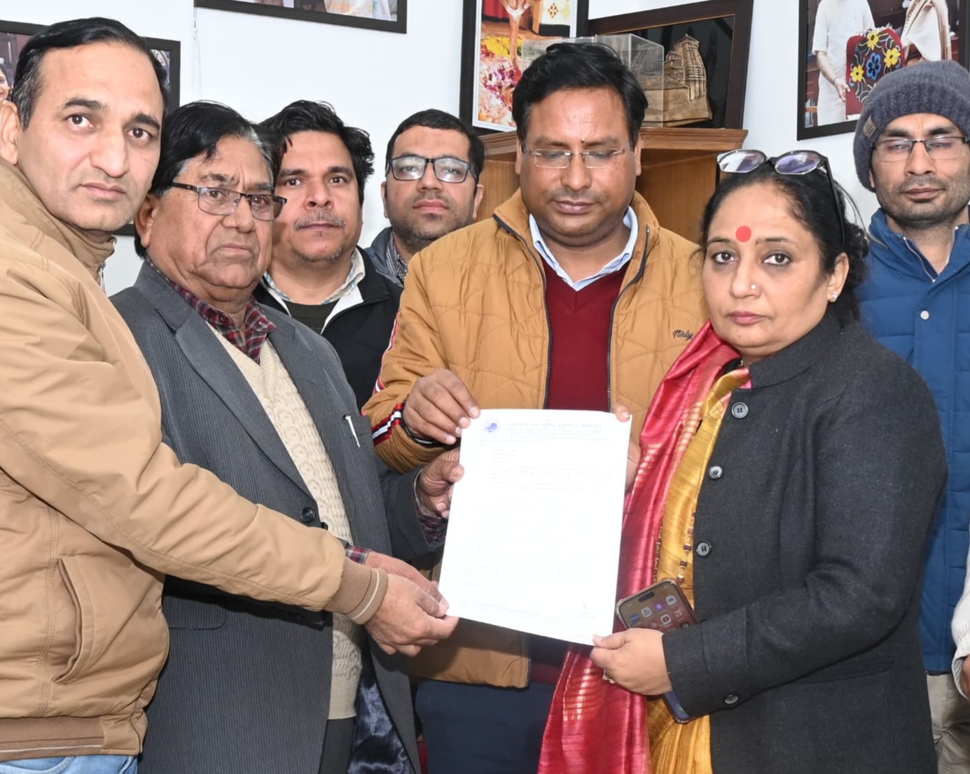 यूपीसीएल प्रतिनिधिमंडल ने विधानसभा अध्यक्ष को सौंपा ज्ञापन
