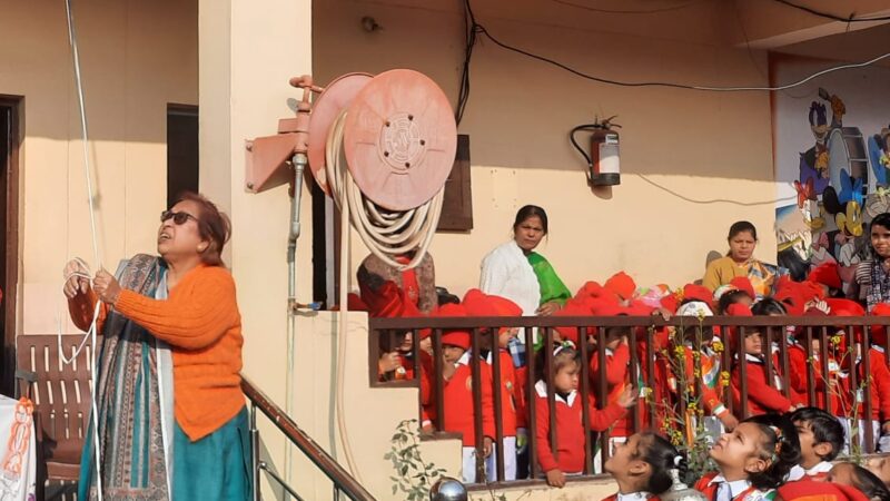 क्रैडल पब्लिक स्कूल में धूमधाम से मनाया गया 75 वां गणतंत्र दिवस